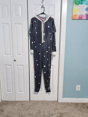 Jenni Intimates Women Medium Velvet Star Onesie Pajamas Hooded Onesie NWT